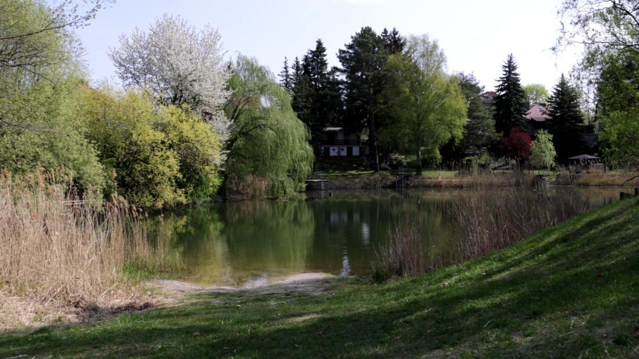 Lovely Хохен Нойендорф Екстериор снимка